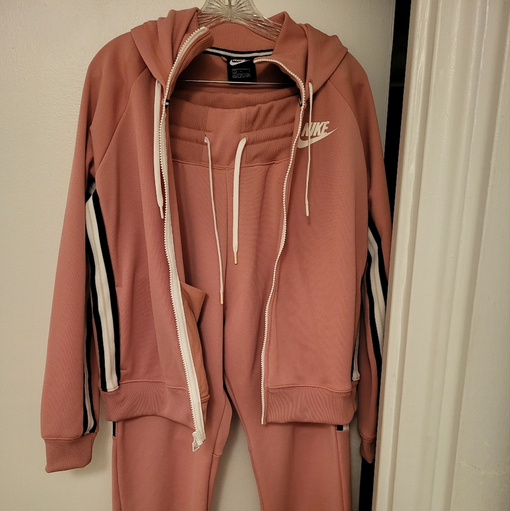 Nile Women's Tracksuit , New w/o Tags..never worn